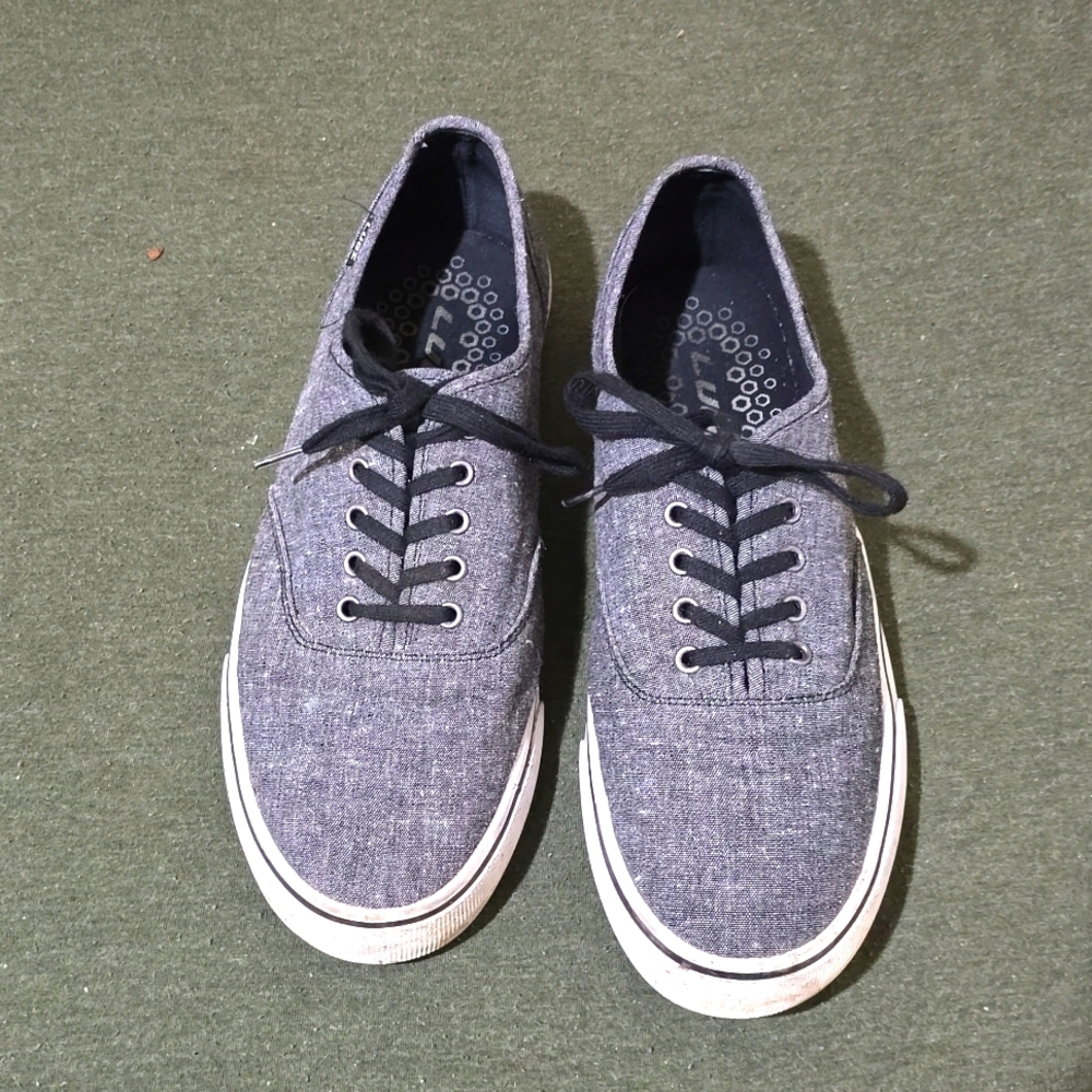 Canvas shoes